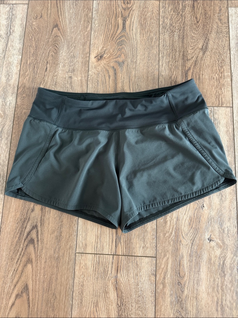 lululemon athletica Women's Dark Green Athletic Shorts with Wide Waistband Sz 8